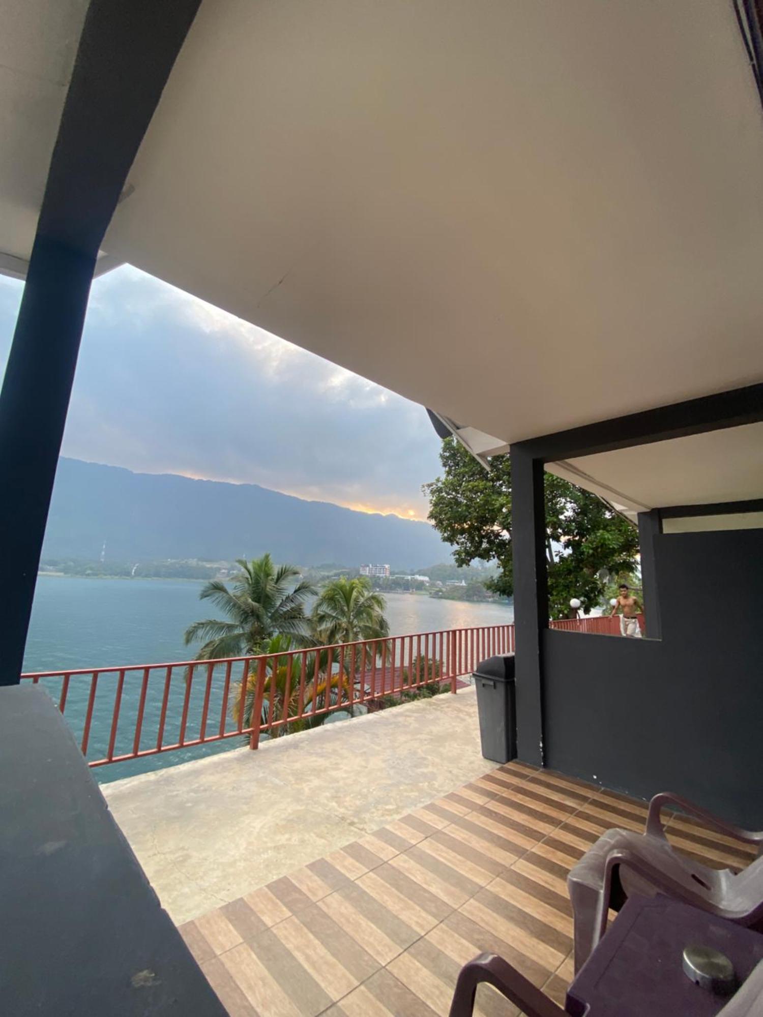 Vandu'S View Guest House & Restaurant Tuk Tuk Exteriér fotografie