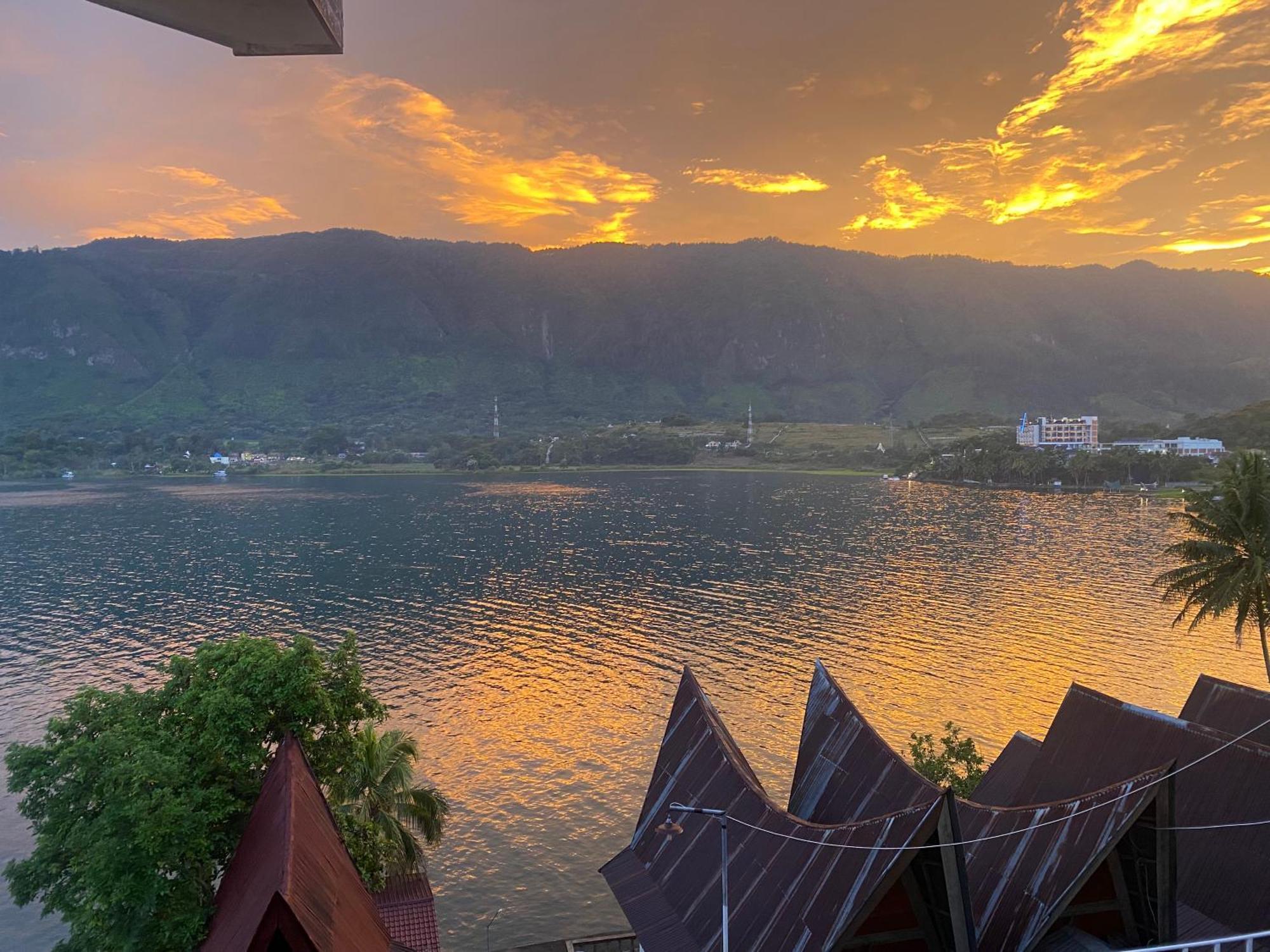 Vandu'S View Guest House & Restaurant Tuk Tuk Exteriér fotografie