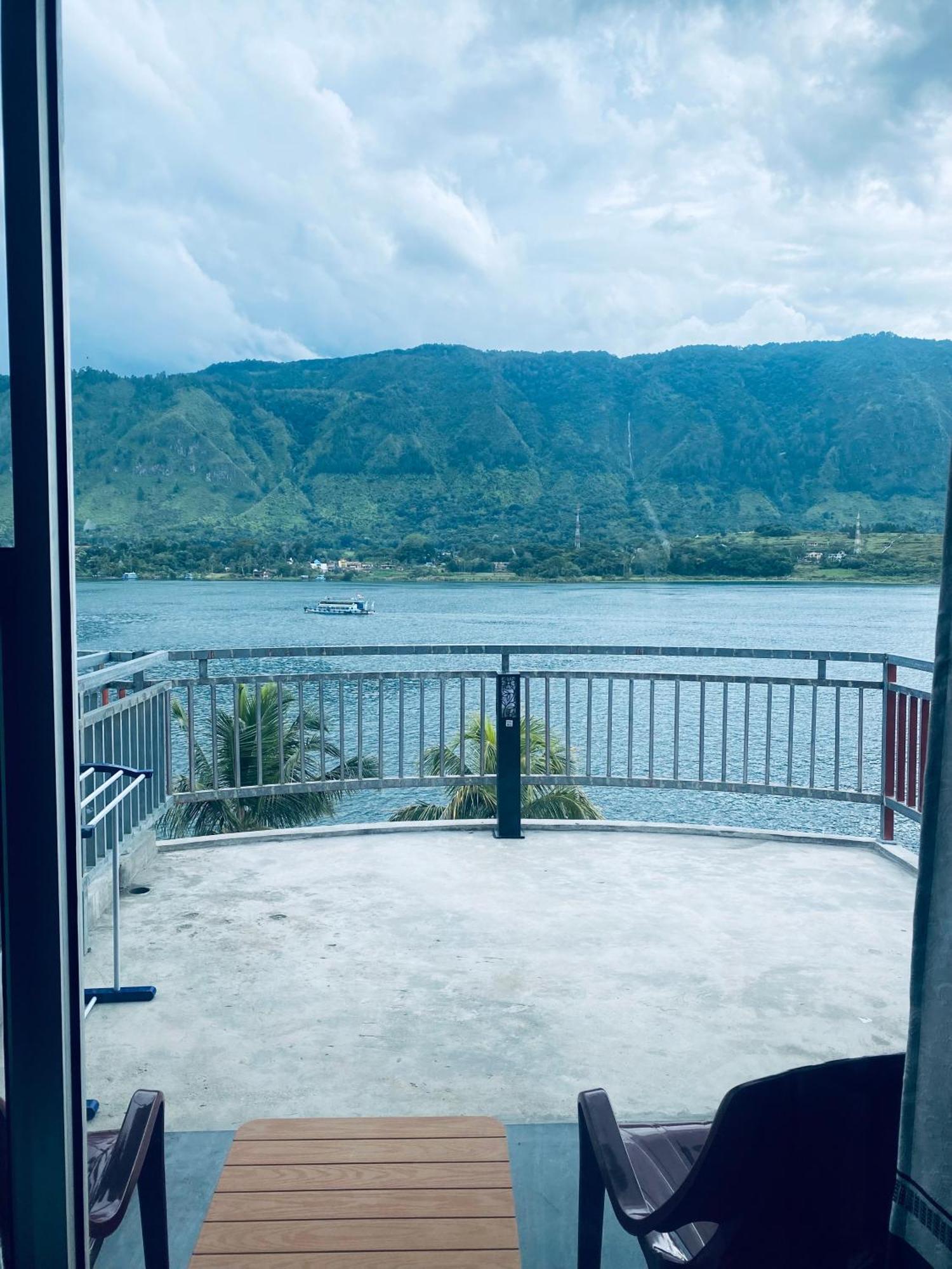 Vandu'S View Guest House & Restaurant Tuk Tuk Exteriér fotografie